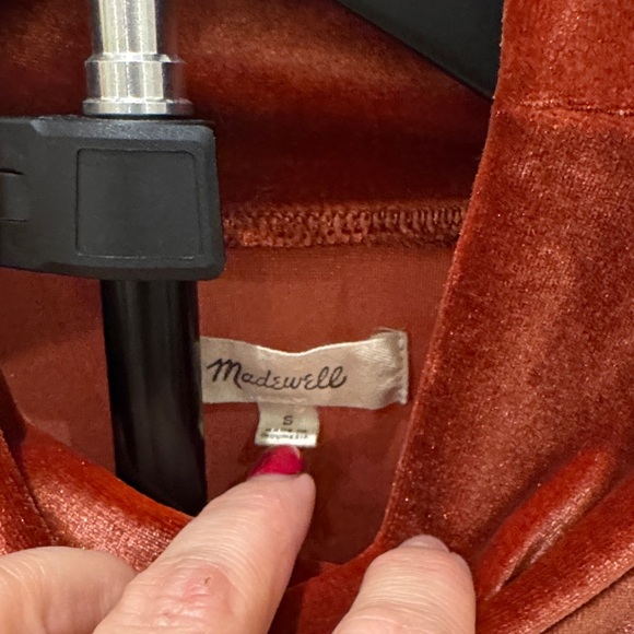 Madewell Short-Sleeve Velvet Mock Neck Top - Rusty Terracotta - Picture 2 of 3